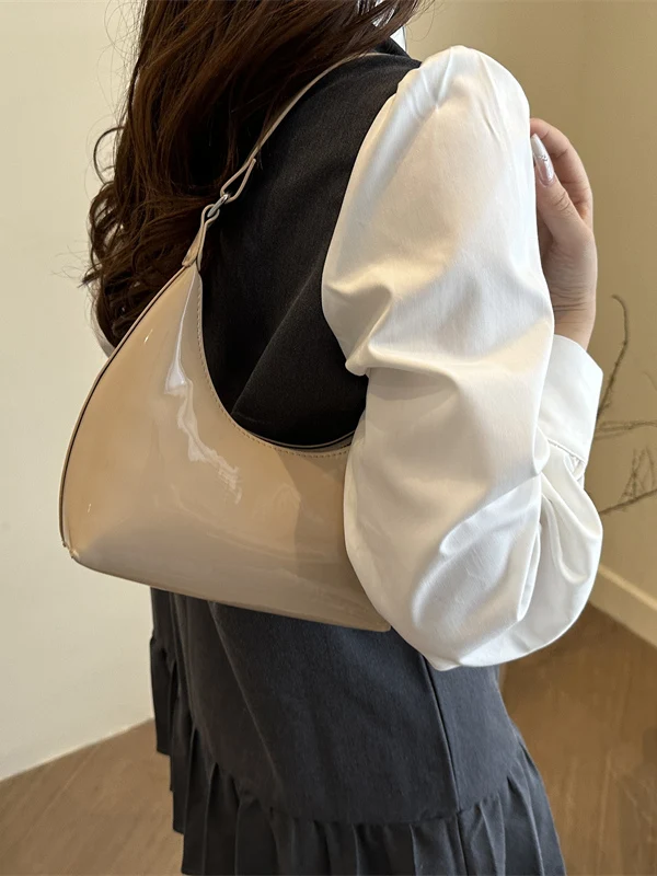 2025 New Fashion Versatile Simple Shoulder Bag Chic  Color Casual Retro Small Square Bag Underarm Bag for Young Adults