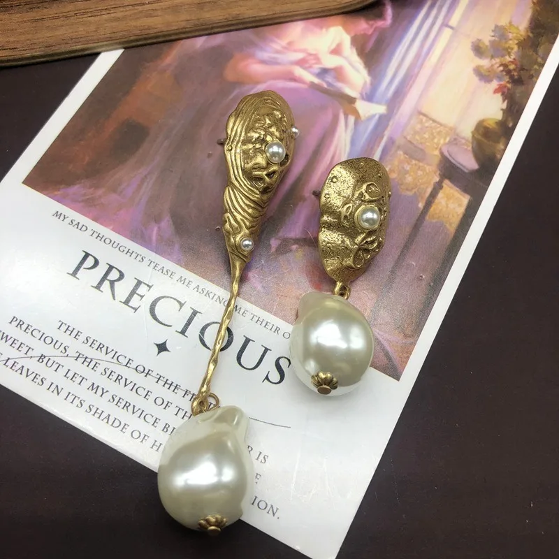 

Retro Style Backflow Old Gold Earrings, Asymmetrical Long and Short Baroque Glazed Pearl Earrings on The Left and Right Sides