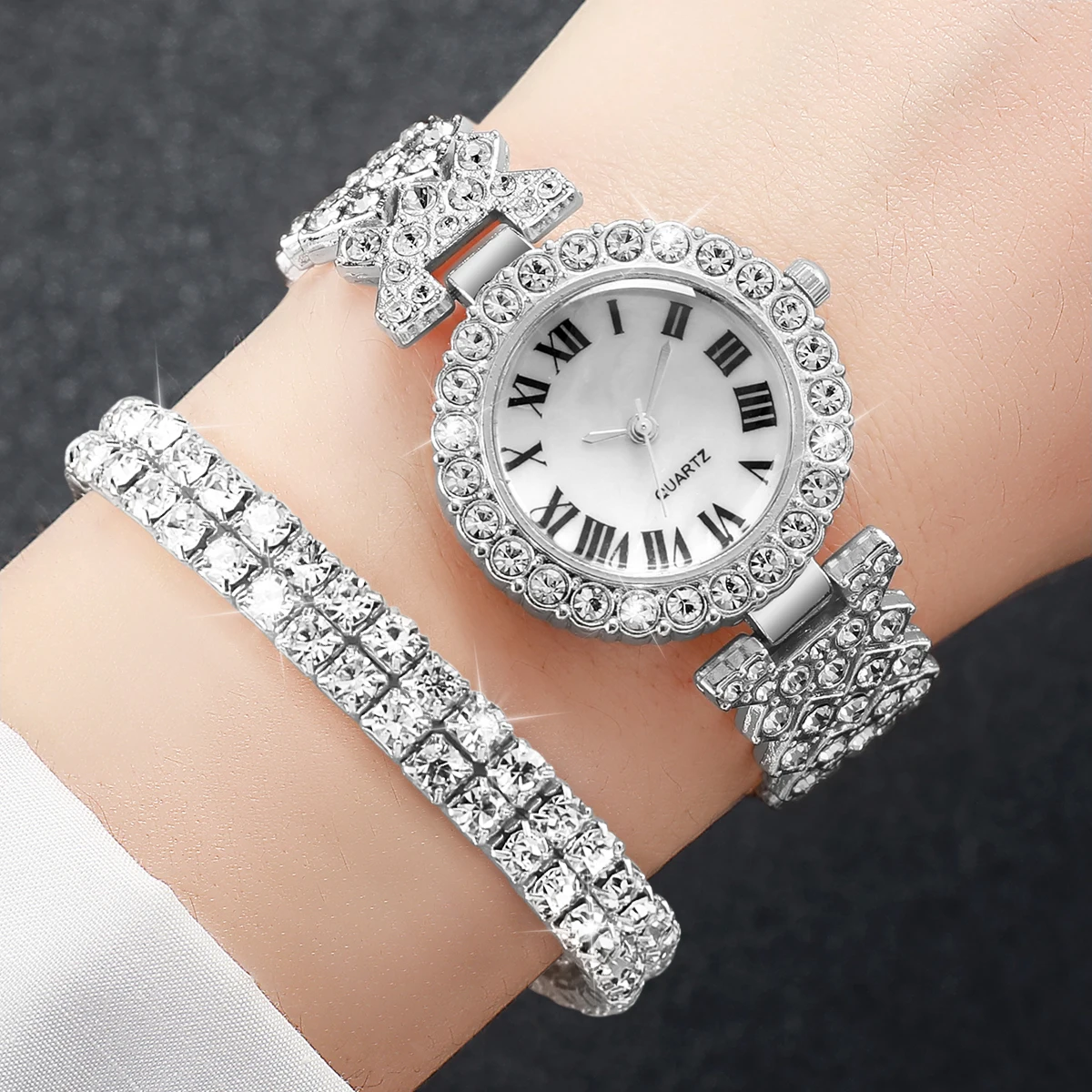 2PCs/Set Women's Luxury Watch Fashion Diamond Inlaid Dial Quartz Temperament Girls' Watch Bracelet Set (Box Not Included))