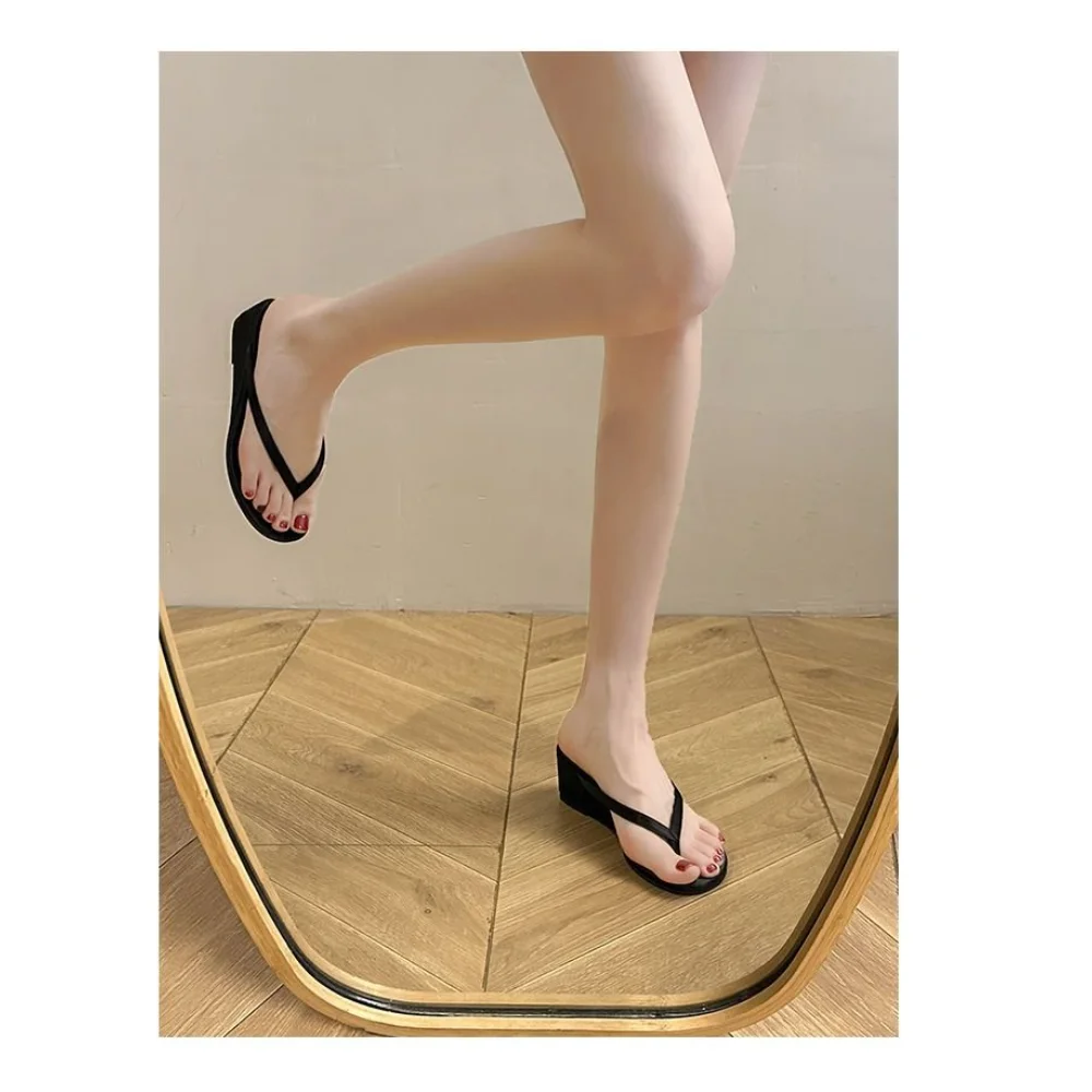 Damen Rote Wildleder Keilabsatz-Flip-Flops, Offene Zehenpartie Sommer-Slides, Bequemes Schuhwerk für Strandurlaub – Detail 3