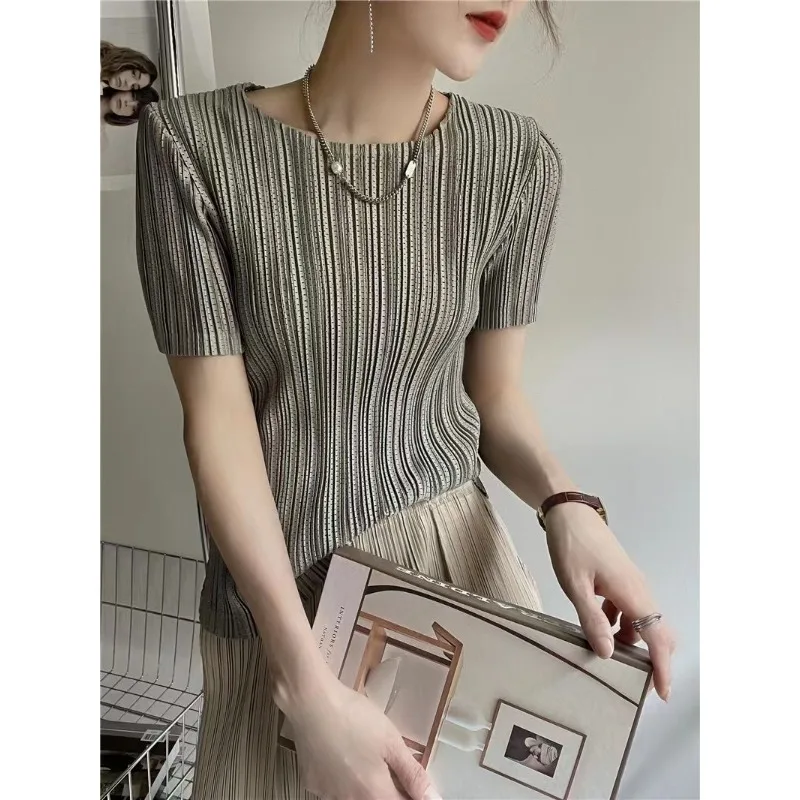 Spring Summer Women's Wear Tops Short-sleeved T-shirts Lightweight Stretch Round Neck Fitted Pleated Cut-out New Trend Slimming