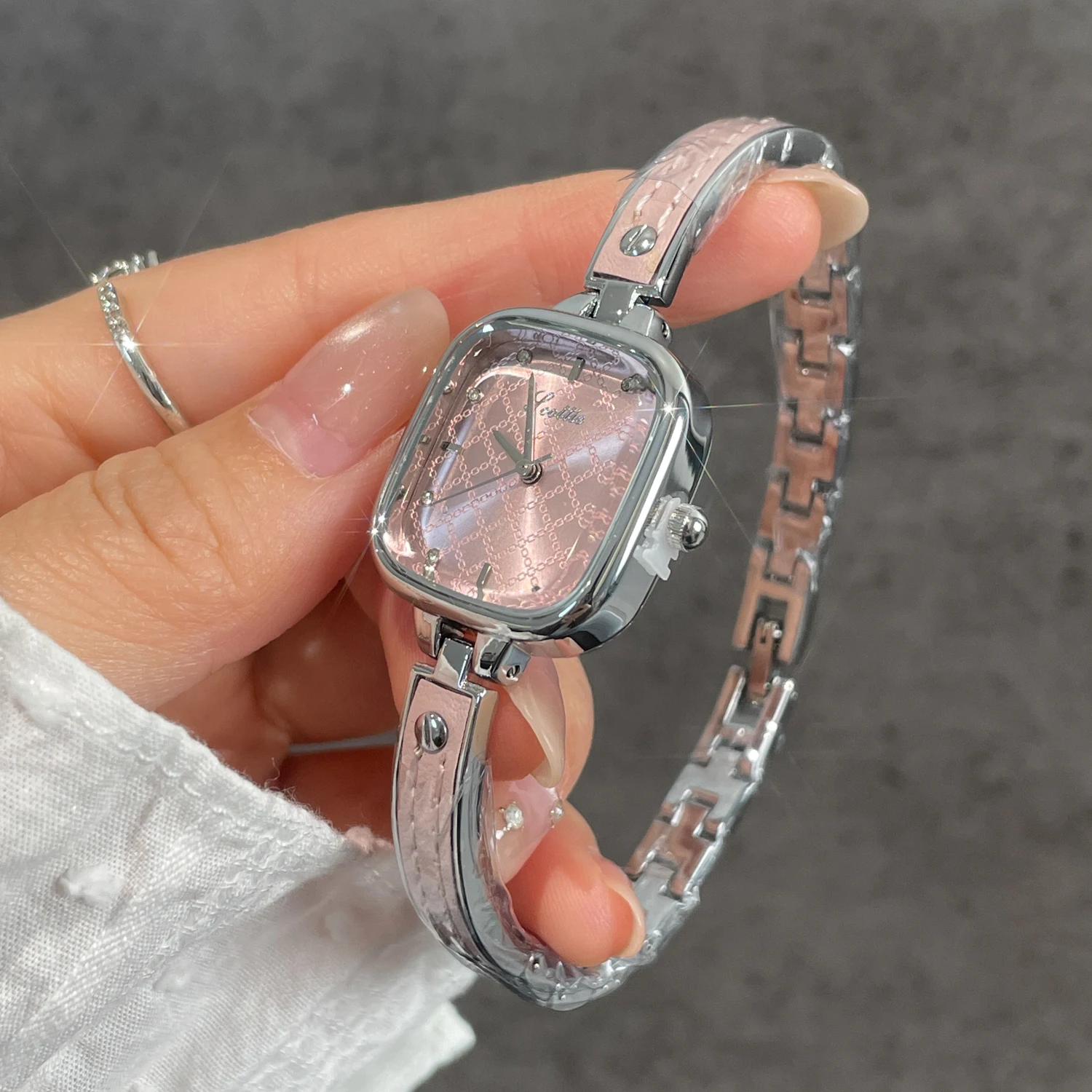 

New Women'S Wristwatch, Bracelet Style, Artistic Design, High-Value Women'S Watch, 2026 New Women'S Wristwatch, Pink.