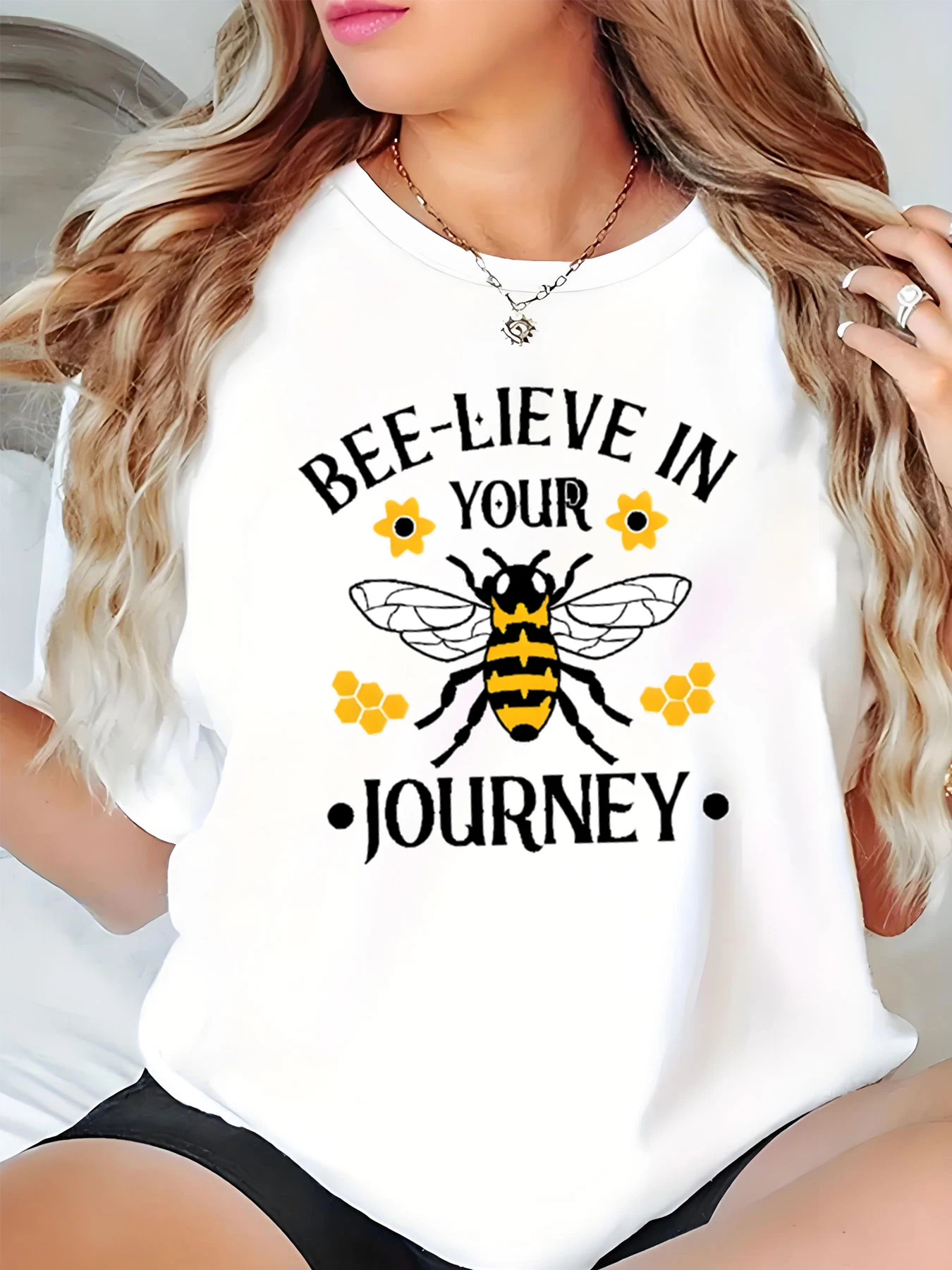 

Women's Bee-Lieve in Your Journey Print T-Shirt for Spring Summer Casual Wear