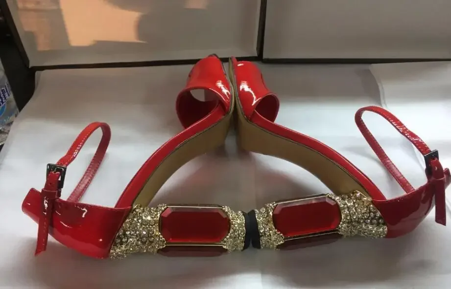 

Летние красные, черные сандалии, женские свадебные туфли на массивном высоком каблуке с ремешком на щиколотке и стразами, сандалии с бриллиантами