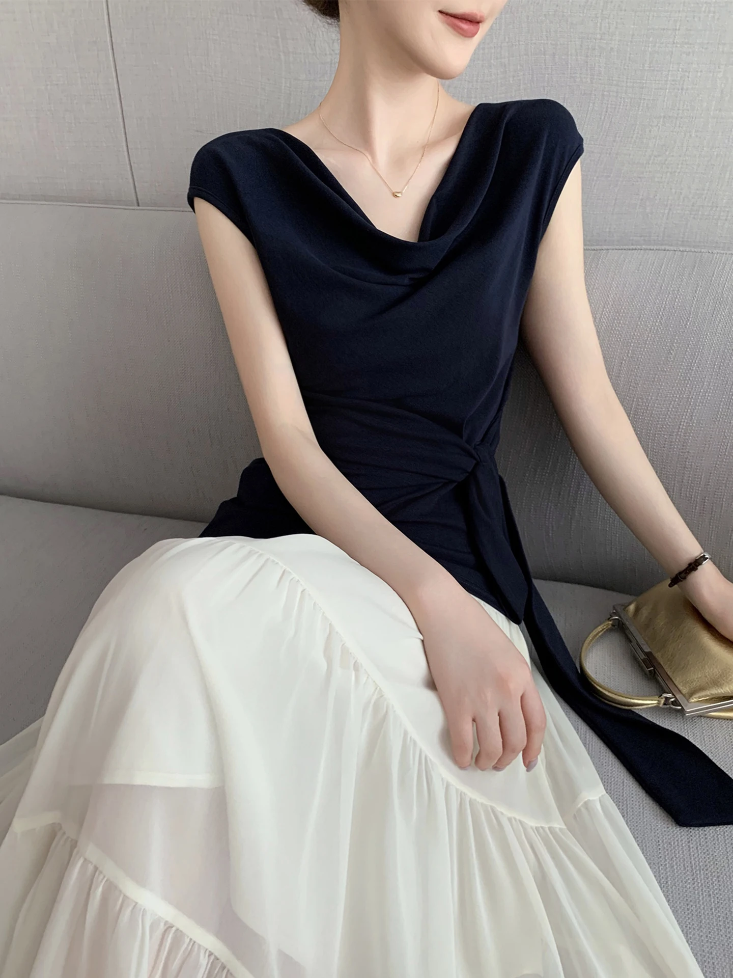 

Slimming Effect V-ne T Top with Belt Design ort Sve Women's Faion Ele Simple Sle for Autumn 2025 New Arrival