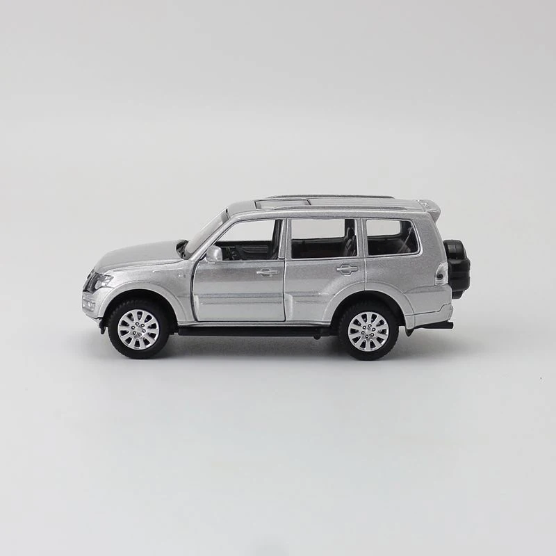 Diecast Originele 1:43 Schaal Pajero Simulatie Legering Model Auto Statische Display Collectible Toy Gift Decoratie Souvenir