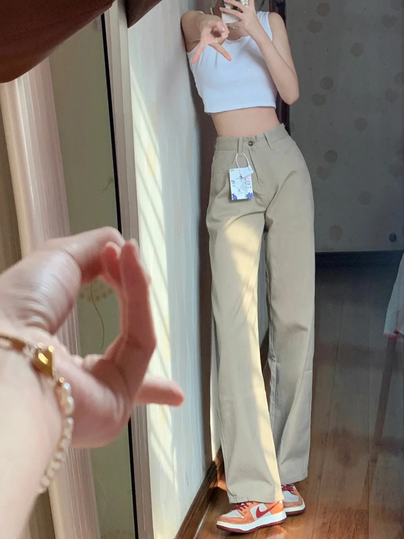 2024 새로운 스트레이트 레그 청바지 여성용 하이 웨이스트 루즈핏 슬리밍 와이드 레그 드롭 바지 카키 컬러 배 모양 모델