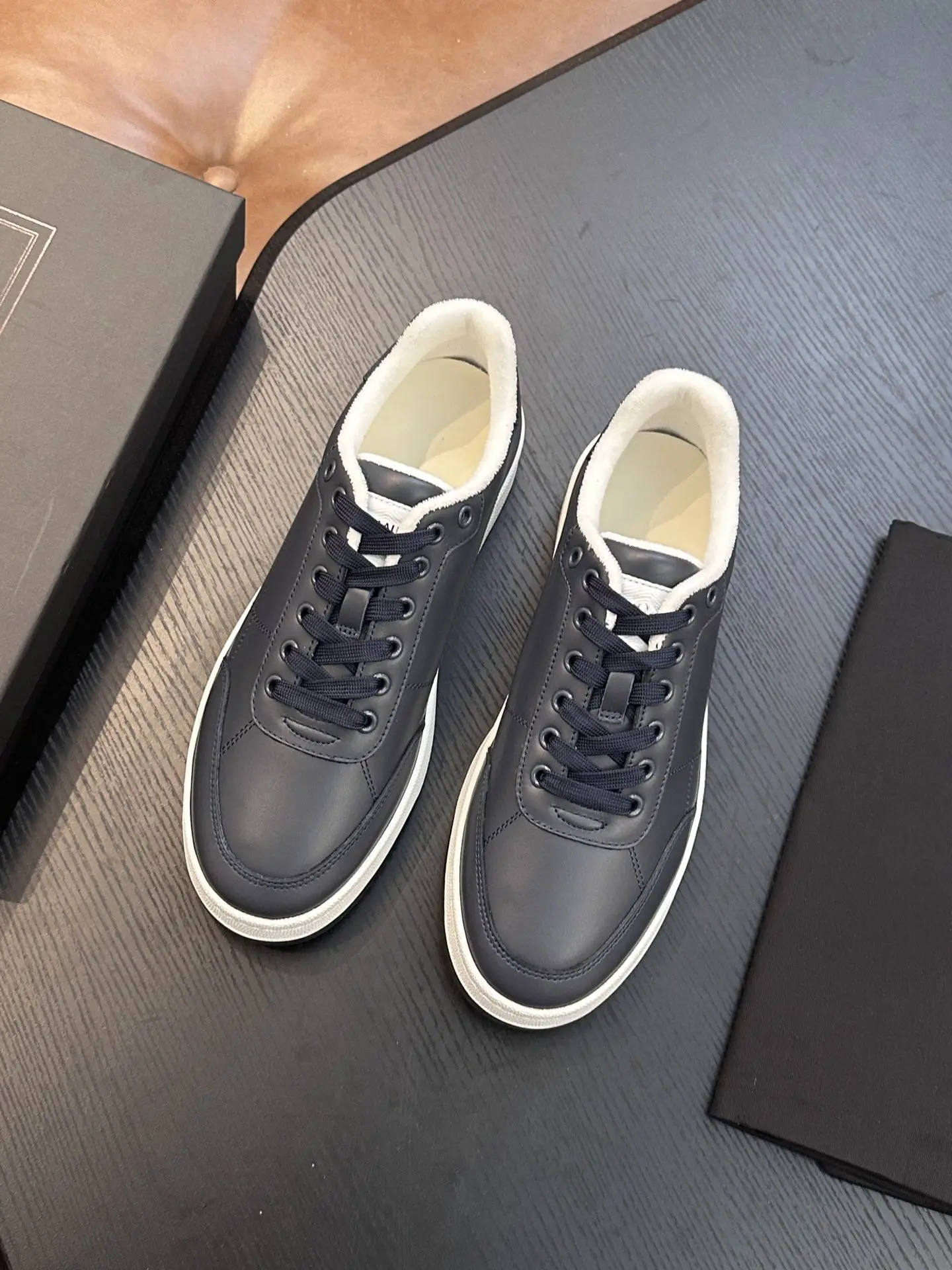 Unisex Dark Grey Leather Fleece Lined Low Top Sneakers Solid Smooth Casual Shoes Flat Warm Autumn Winter Street Skate Footwear for Men Women