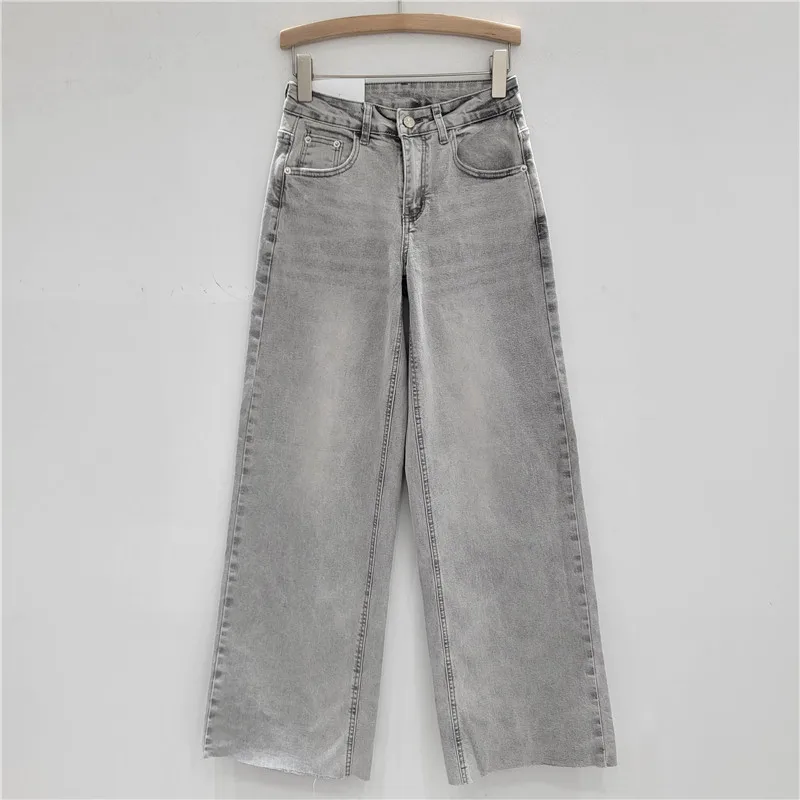 

Flawless 2025 Denim. Ultra-Slimming high-waist flair with raw hem & stretchy comfort. Effortlessly chic.