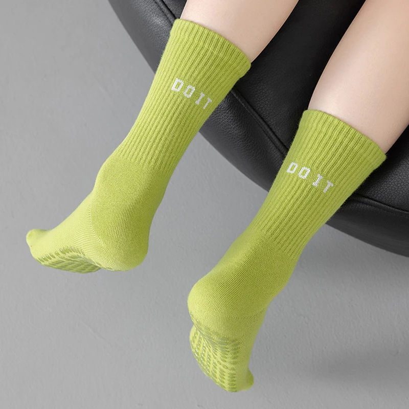 

Пара женских носков для пилатеса и йоги до середины икры с силиконовым противоскользящим покрытием, для фитнеса, спорта и йоги