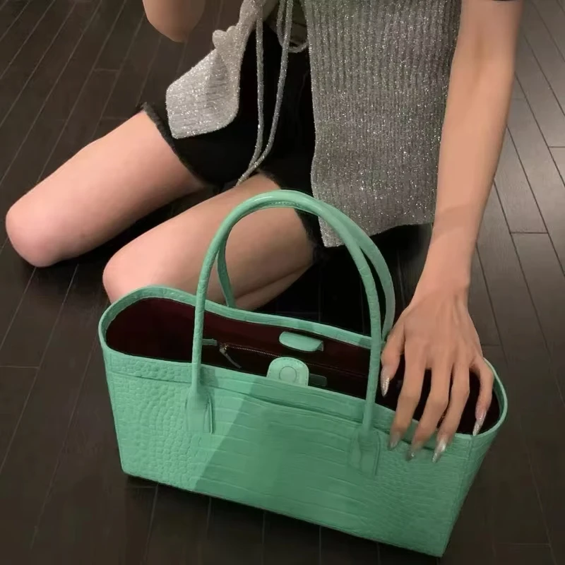 Crocodile-embossed Tote Bag Large Capacity Elegant Green Shoulder Handbags for Woman Elegant Pu Leather Bags Genuine Luxury view 6