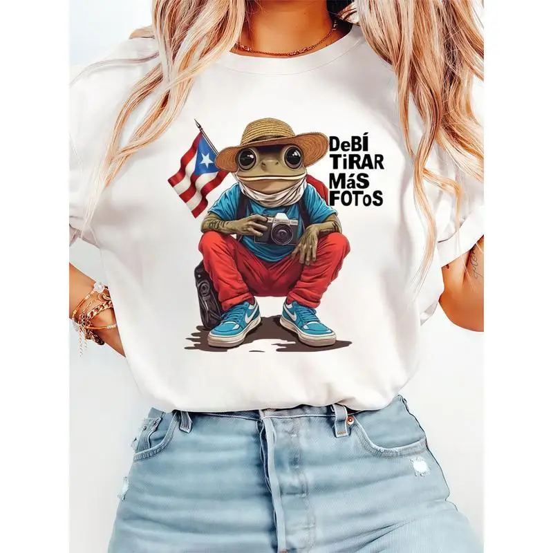 

100% CottonT-Shirt Debi Tirar Mas Fotos T-Shirt – Trendy Piece for Any Latin Music Enthusiast
