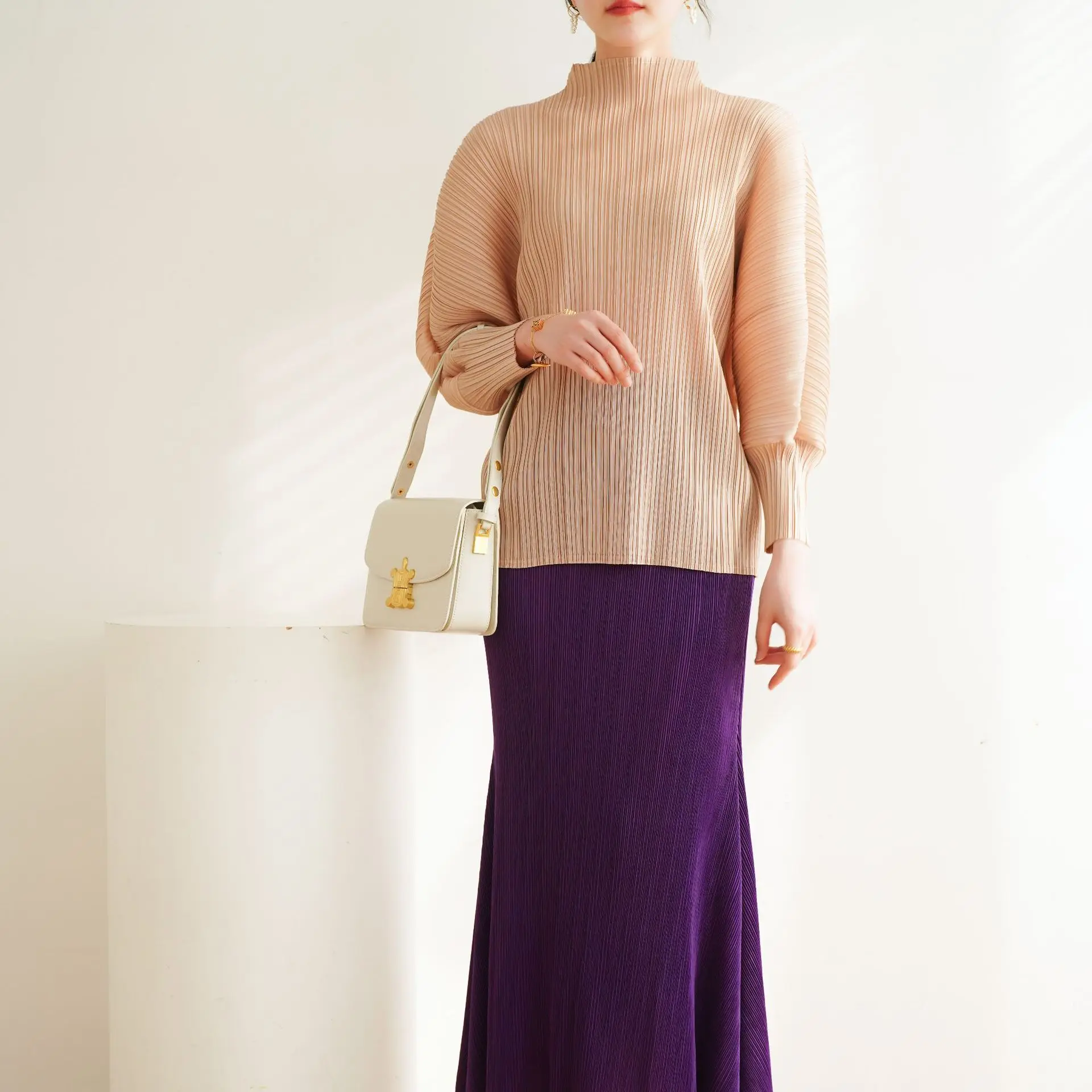 Miyake plissado meia gola alta lanterna manga topos feminino causal moda coreana camiseta