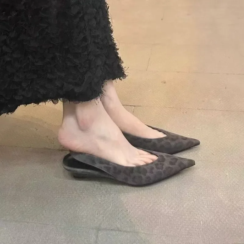 

Женские сандалии Mueller с наклонным каблуком во французском стиле и заостренной спинкой, лето 2025, простые туфли на высоком каблуке на низком каблуке