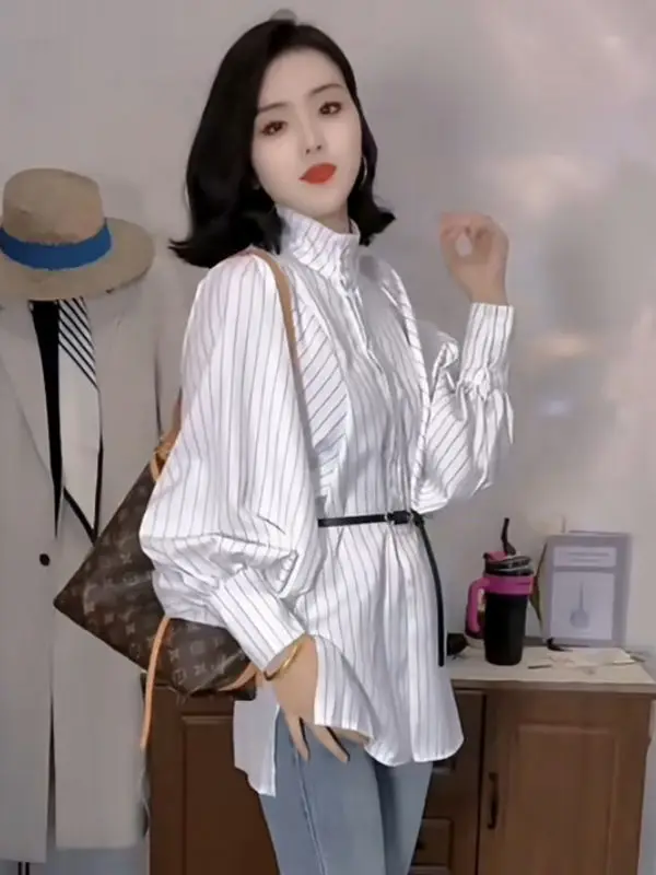 قميص نسائي مخطط بياقة واقفة وأكمام منتفخة وحزام كاجوال فضفاض مناسب متوسط الطول على الطراز الكلاسيكي لربيع الخريف #4