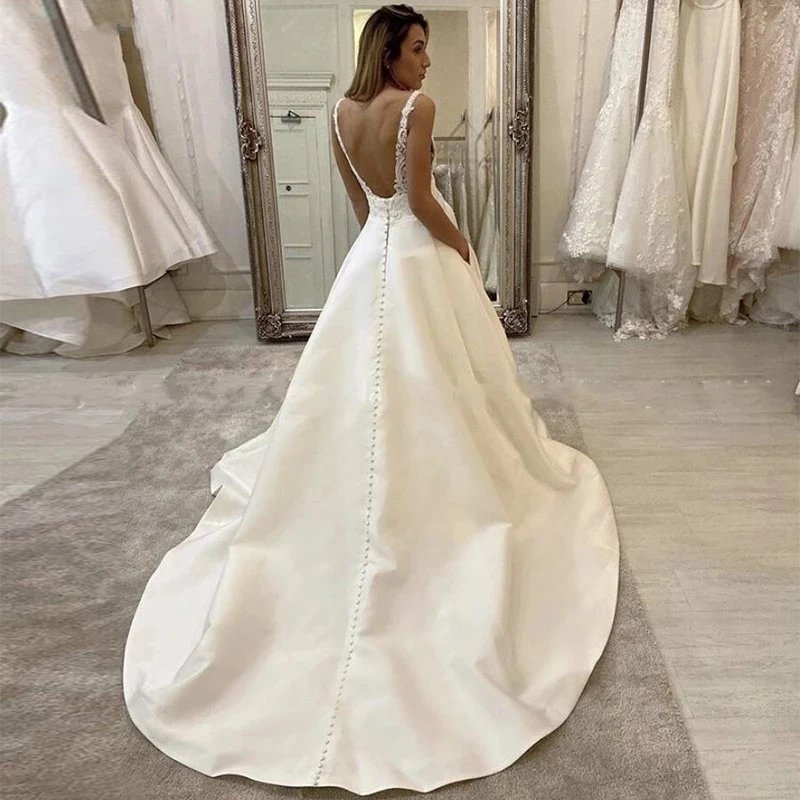 Abiti da sposa personalizzati con scollo a V Vestido De Noiva Abito da sposa principessa formale con bottoni sul retro con applicazioni sexy senza schienale