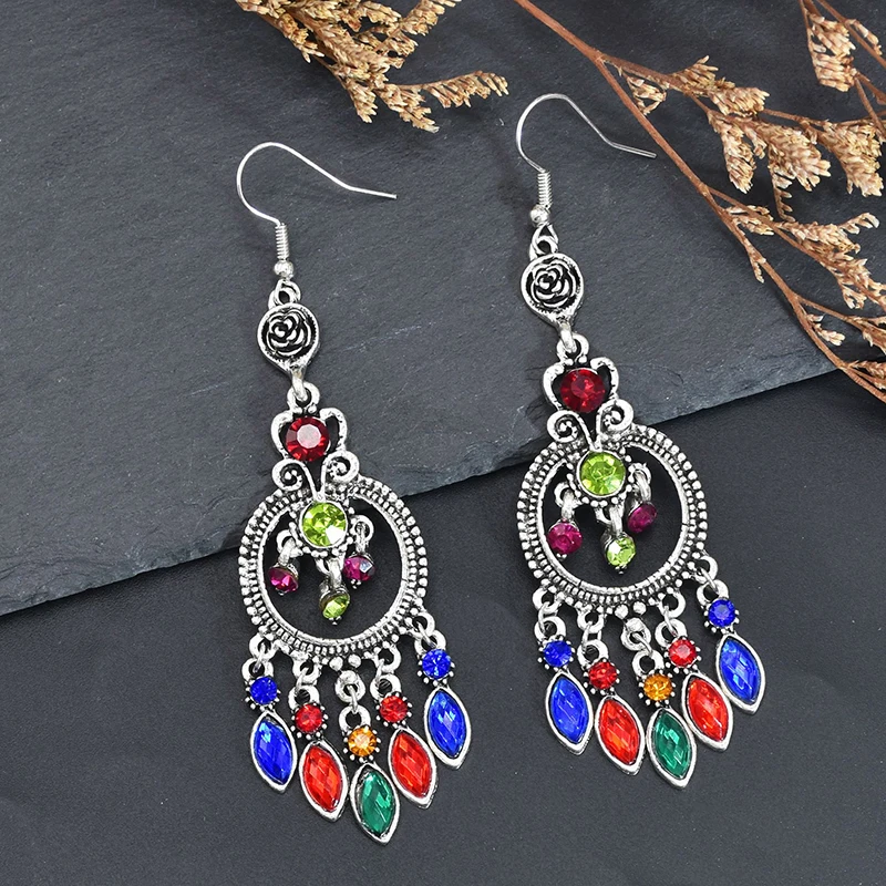 Orecchini Vintage etnici con nappe di cristallo per le donne eleganti Boho lunghi orecchini pendenti con acqua Color argento cavo rotondo Jhumka