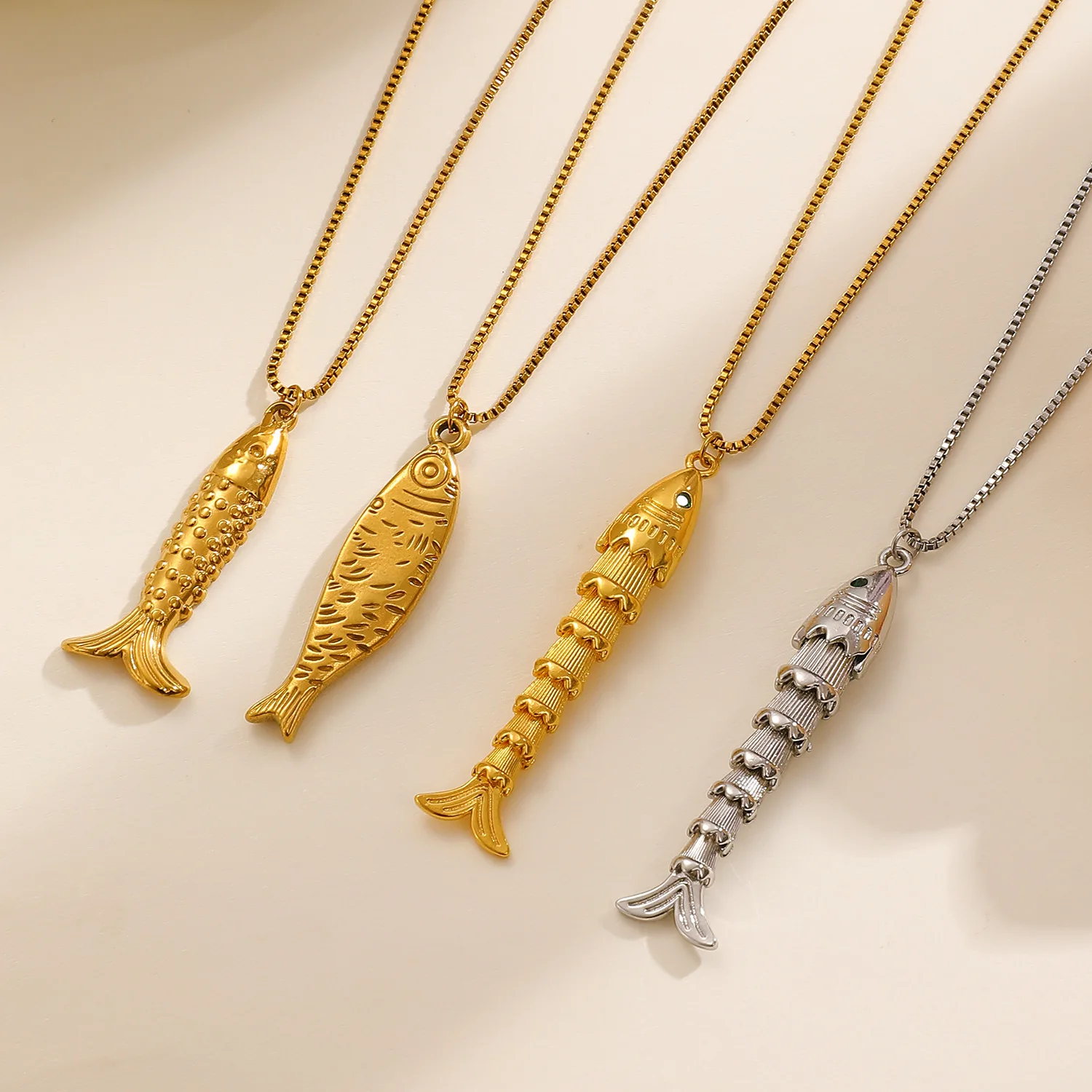 Stainless Steel Movable Joints Fish Necklace for Women Gold Plated Fishes Pendants Creative Ocean Beach Chain Choker Jewelry