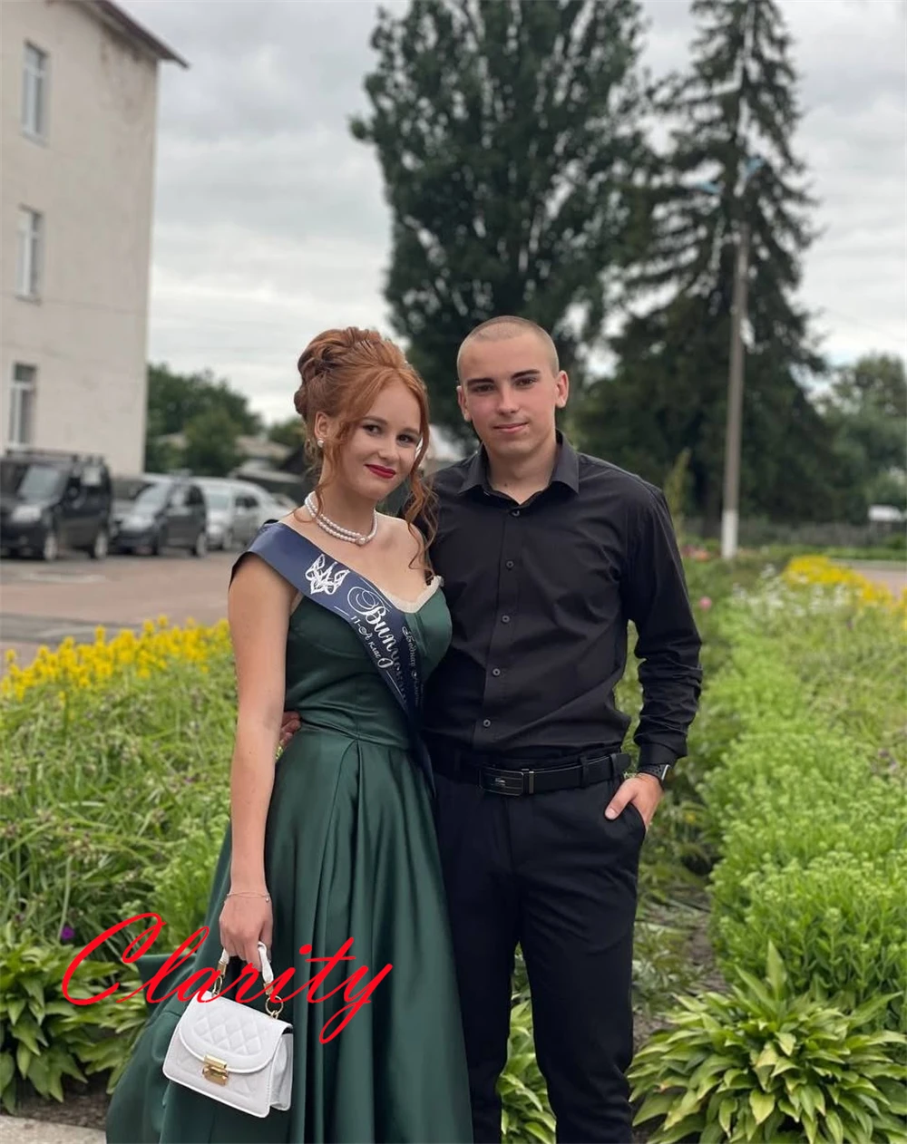 ที่กําหนดเองที่ละเอียดอ่อนสีเขียวเข้มซาตินชุดราตรีประณีต Strapless สปาเก็ตตี้พรหมชุด Court Train Homecoming Dress