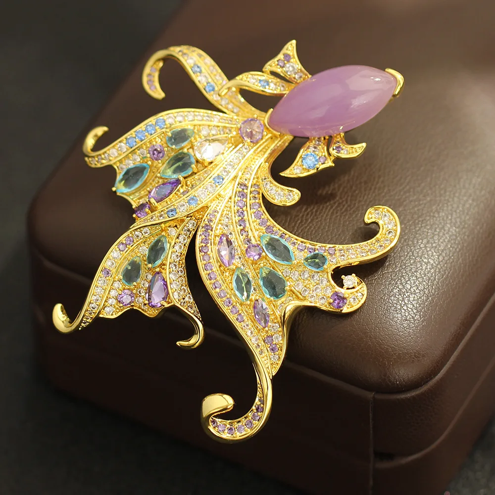Light Luxury Elegant Gold Fish Tail inlaid Zircon Koi Carp Brooch High-end Niche Design Amethyst Marine Creature Jewelry Pin