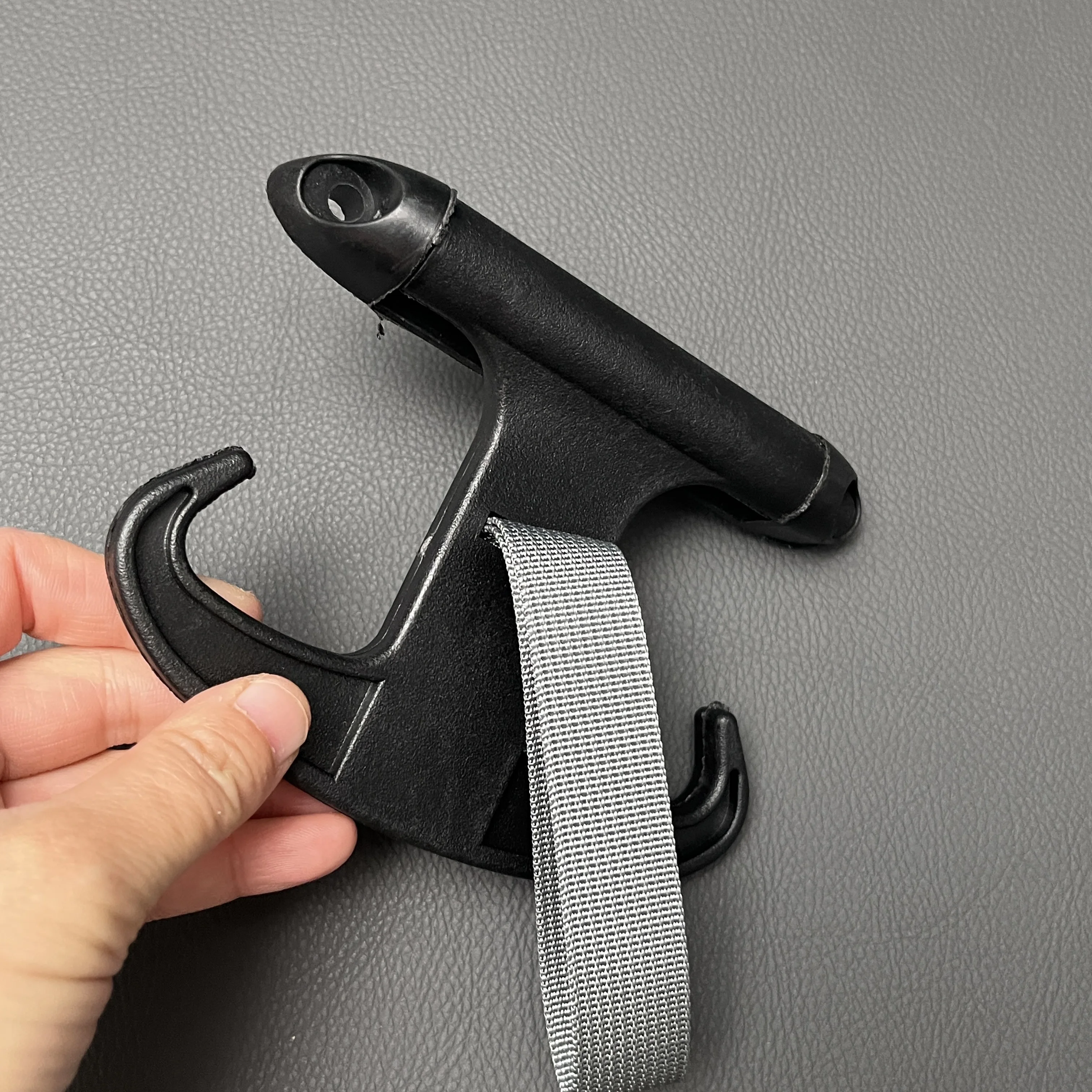 Schwarzer Kofferraumhaken für VW Passat CC B6 Jetta MK5 1K5867615 1K5 867 615 – Detail 4