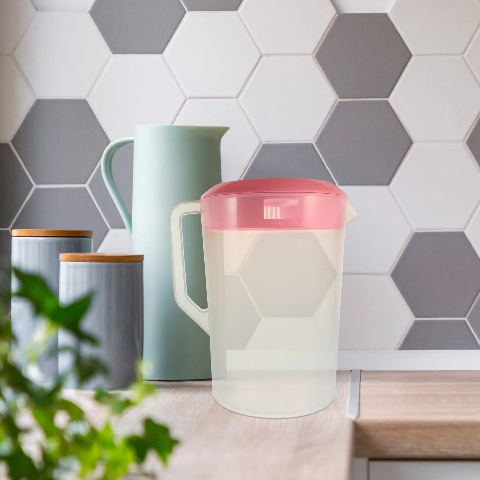 

Plastic Water Pitcher Cold Water Jug 5000ml Heat Resistant Beverage Container Lid Perfect for Juice Iced Tea Milk Serving