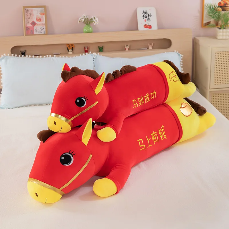 Kawaii 2026 Neujahr des Pferdes Plüschtier Langes Umarmungskissen Gefüllte Puppe für Kinder Geburtstagsgeschenk Niedliches Plüschtier Plüsch