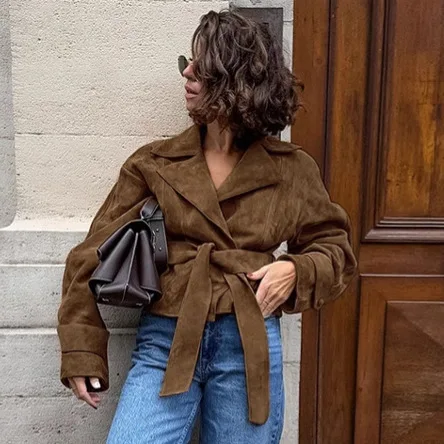 النمط الفرنسي الجلد المدبوغ دعوى طوق معطف غير رسمي مزدوج الصدر 2025 الخريف/الشتاء وصول جديد الخصر حزام معطف قصير