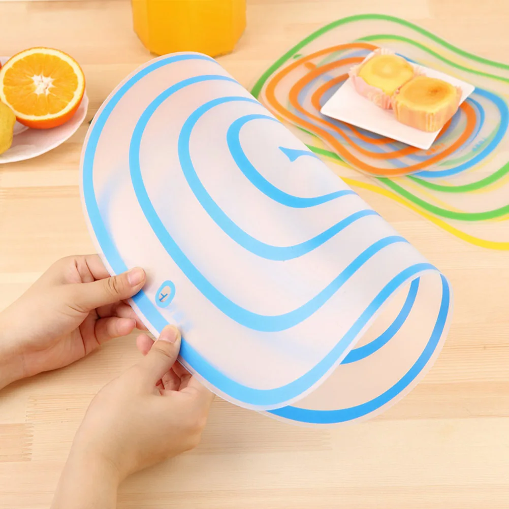 

4Pcs Non-Slip Kitchen Cutting Board Resin Frosted Small Size Random Color Flexible Chopping Boards Food Transfer Mat for Picnic