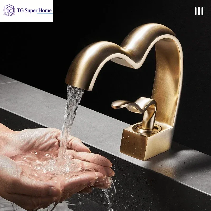 Luxury brass heart-shaped basin faucet bathroom bathroom cabinet under counter basin hot and cold water faucet splash-proof