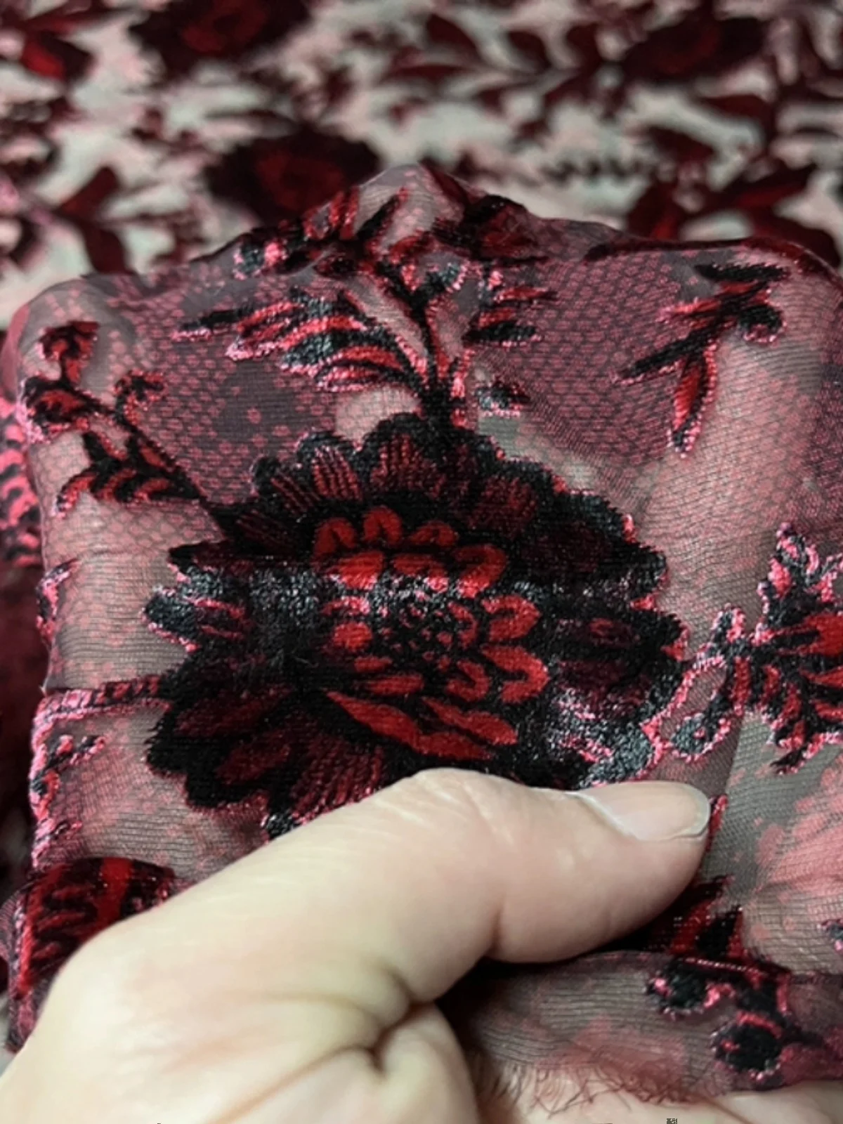 

Real Silk Gold Velvet Clothing Fabric Dark Flower Ground Yarn Red Black Yellow Etched-out Dress