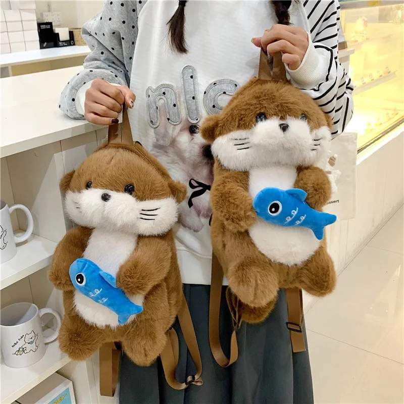 Adorable nutria sosteniendo peces mochila de felpa Capibara lindas niñas mochila de moda regalos casuales para niños
