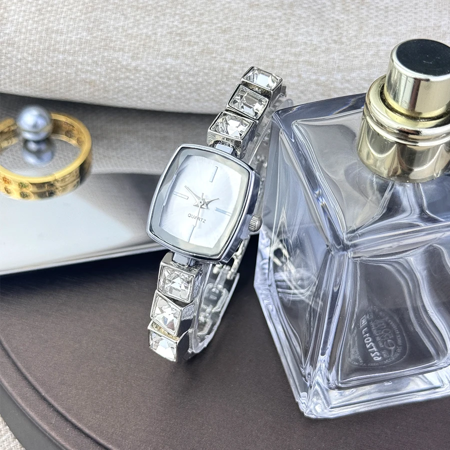 Colorful small sugar alloy bracelet exquisite square case simple dial fashionable versatile ladies' quarts watch