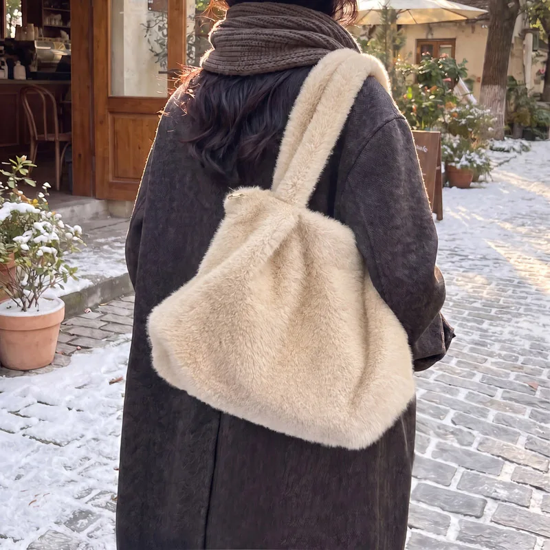 Winter New Faux Fur Tote Bag Women Fashion Korean Edition Shoulder Bag Fashion Versatile Large Capacity Crossbody Fury Bag