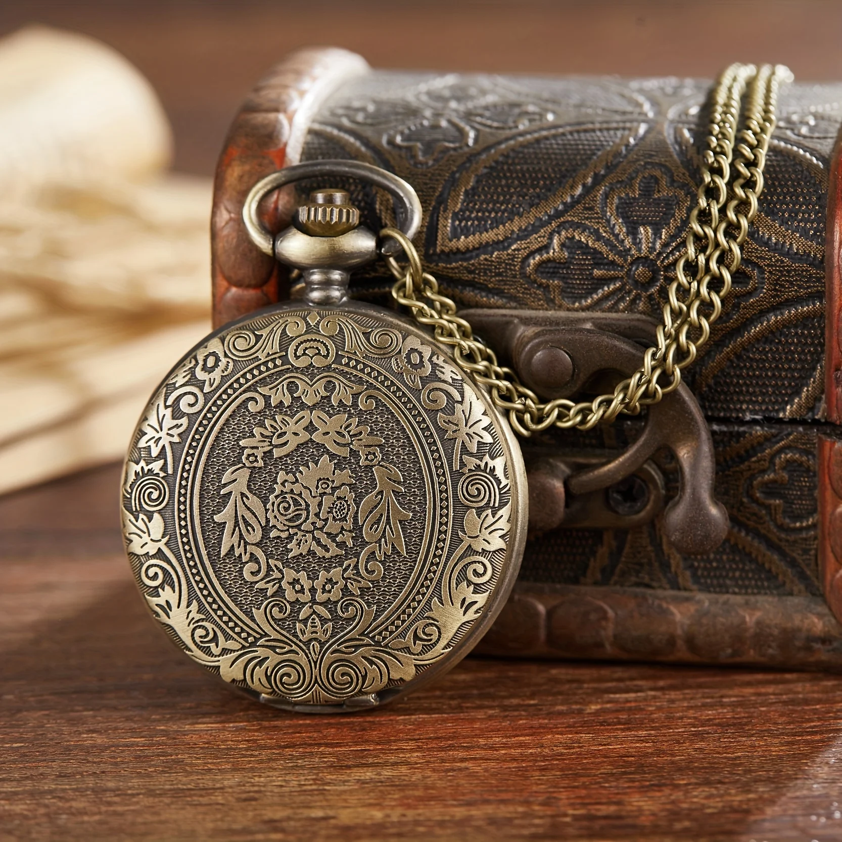 Retro nostalgic classical carved flip cover women men pocket watches necklaces hanging watches quartz suitable for giving gifts