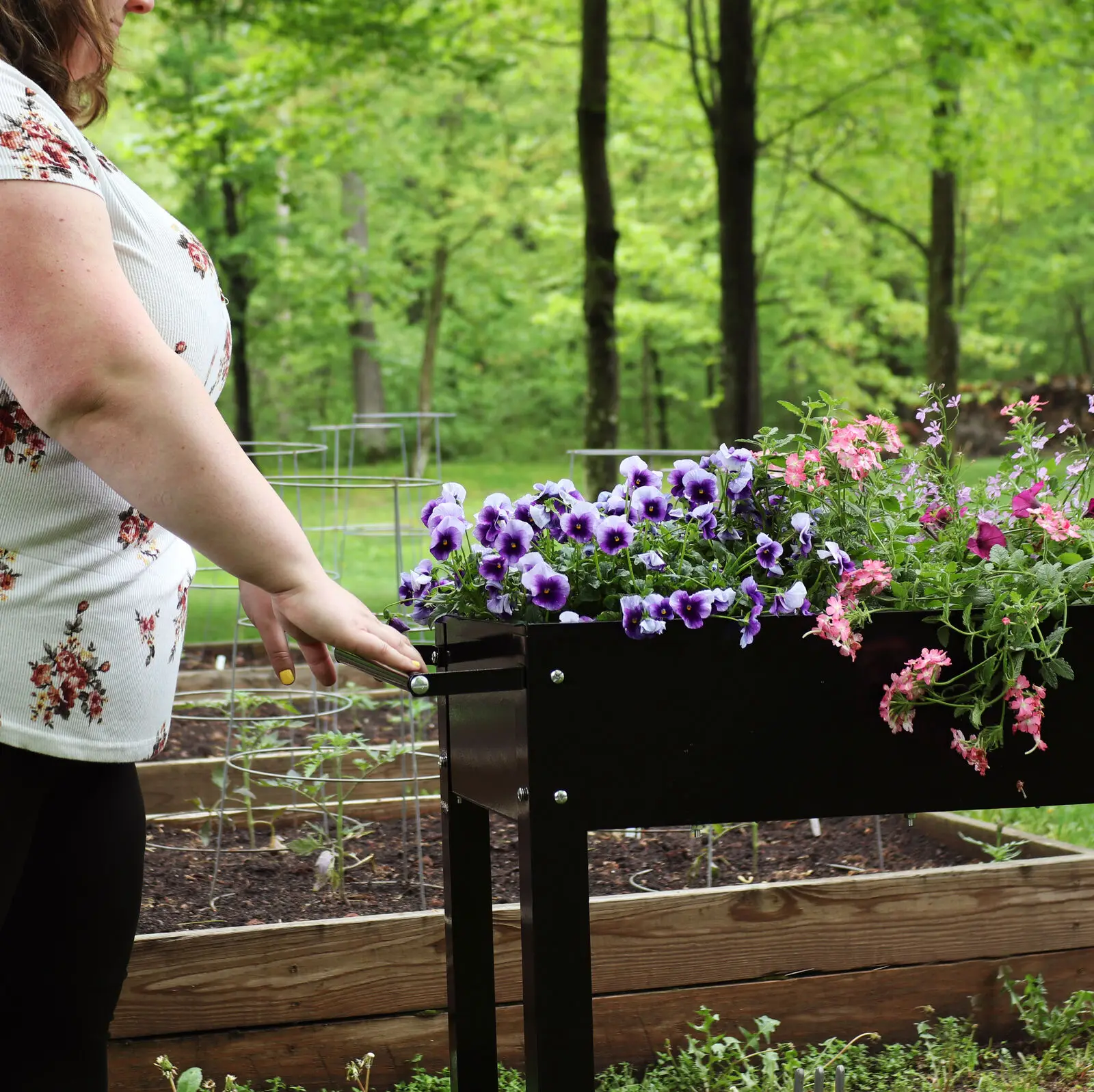 عربة سرير حديقة مرتفعة من الفولاذ المجلفن - 43 بوصة - أسود