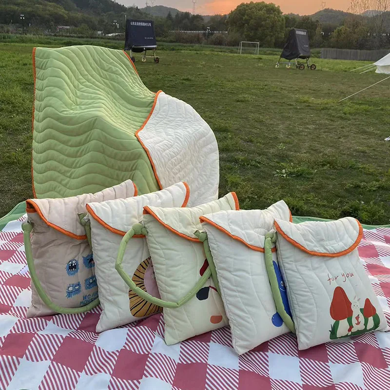 

Pillow Two in One Dual-purpose Air Conditioning Blanket Nap Blanket Portable Throw Blanket Office Chair Pillow