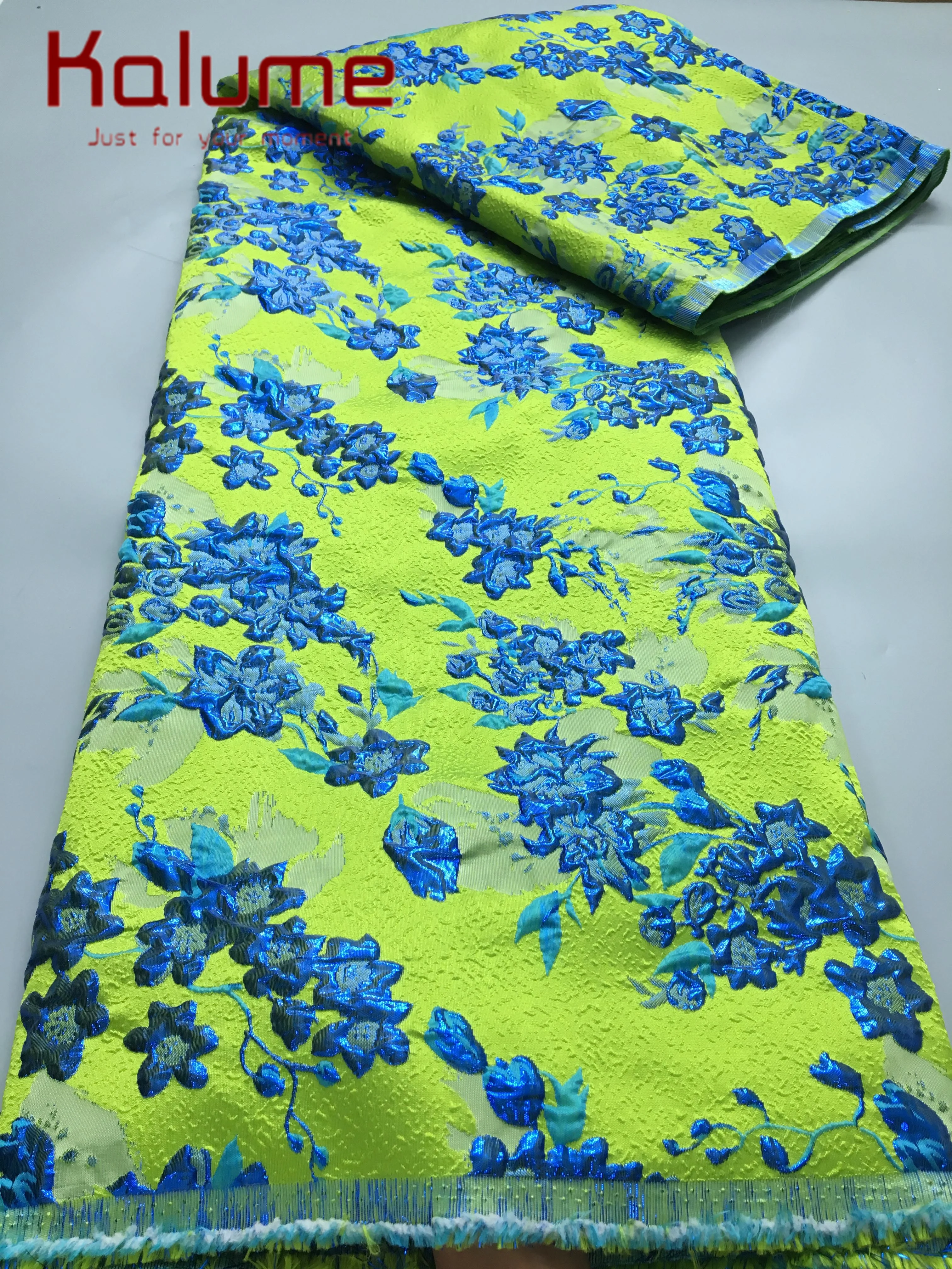 

Kalume 2025 африканская жаккардовая ткань с позолотой, высококачественная парчовая кружевная ткань, доставка из США для шитья вечерние женское платье F4406