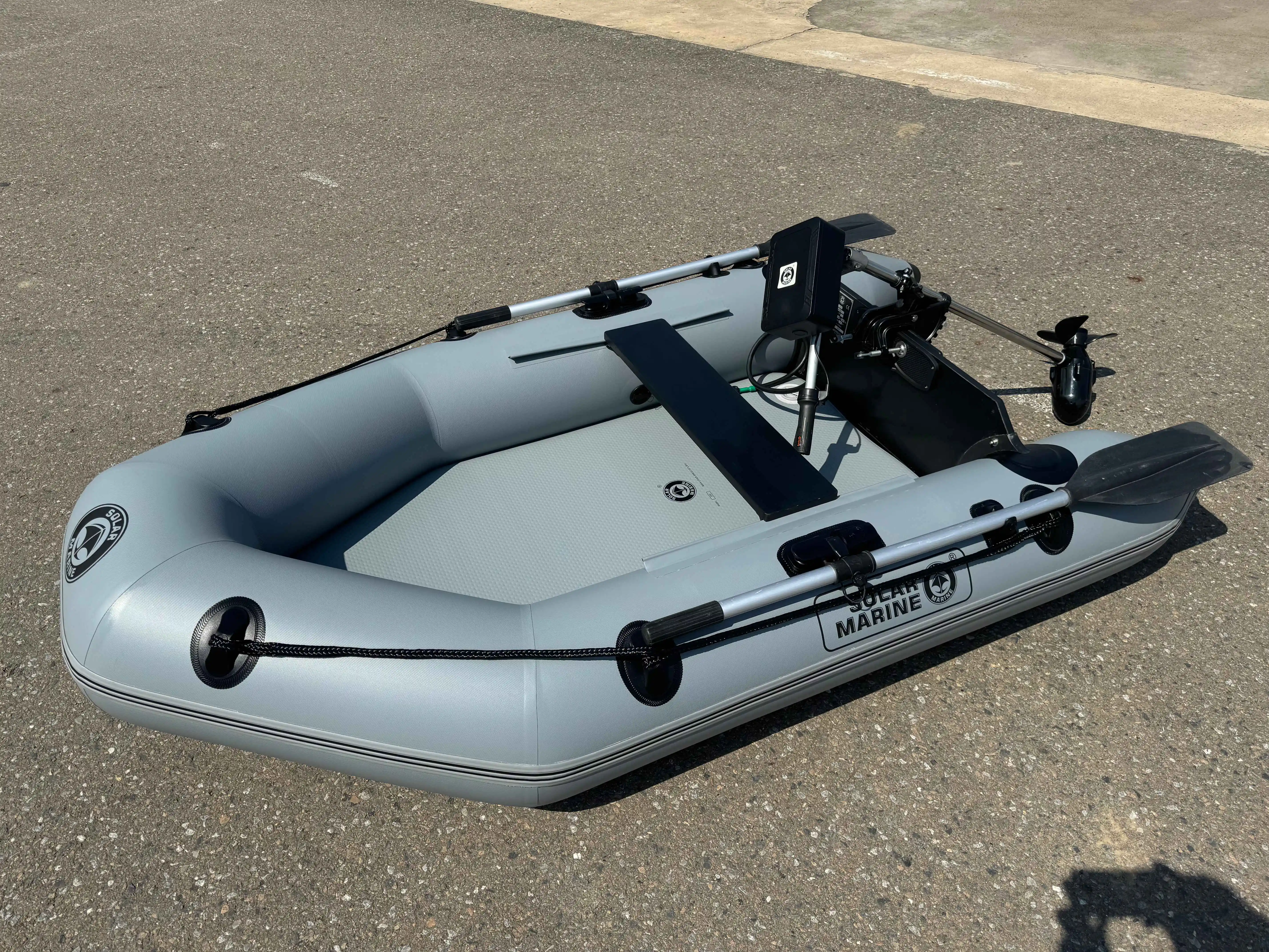 Barco de assalto inflável de 2,3 m, 230 cm, 7,5 pés, caiaque de velocidade para 2 pessoas, 0,7 mm, canoa de PVC, iate com acessórios de remo