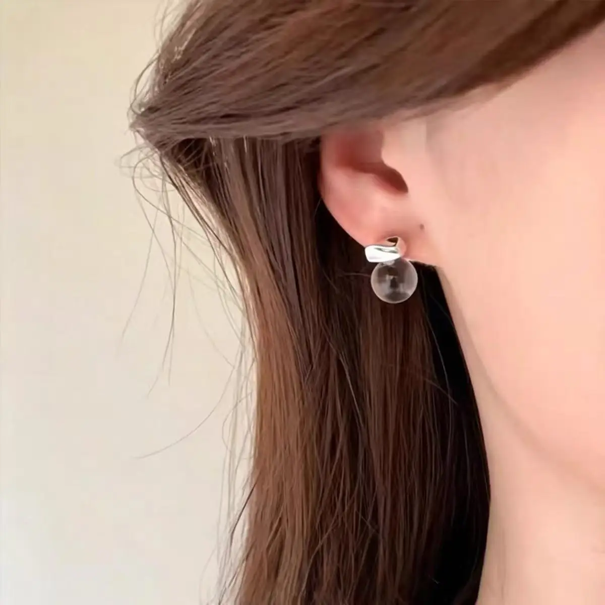 Silberfarbene, klare Kristall-Tropfenohrringe, minimalistische, transparente Kugel-Ohrstecker, eleganter Alltagsschmuck, Geschenk für Frauen – Detail 11