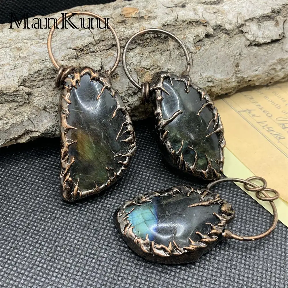 Mankuu Antique Bronze Plating Natural Labradorite Gemstone Shark Tooth Circle Pendant Sweater Chain Necklace Women Men