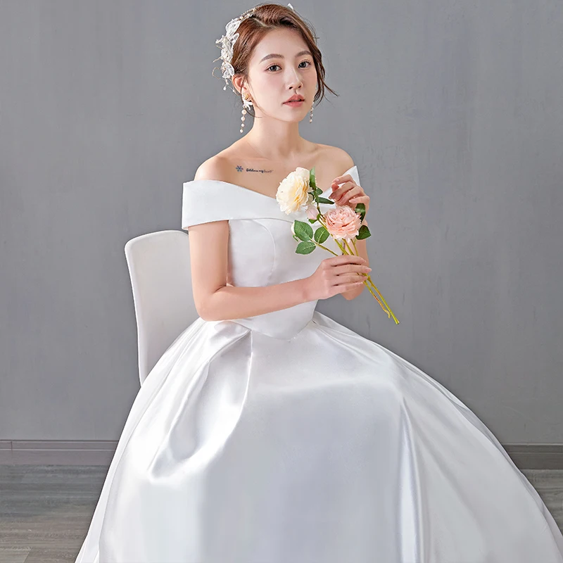 Elegant One-Shoulder Princess Wedding Dress Satin Light Veil Fairy Tale Dream Bridal Gown for Women 25-35 Years Old