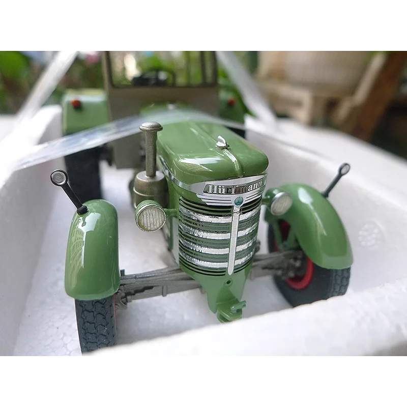 SCHUCO مقياس 1:32 Hurlimann D 200 S جرار من الراتنج الأخضر نموذج سيارة المزرعة لعبة قابلة للجمع هدية تذكارية عرض حلية