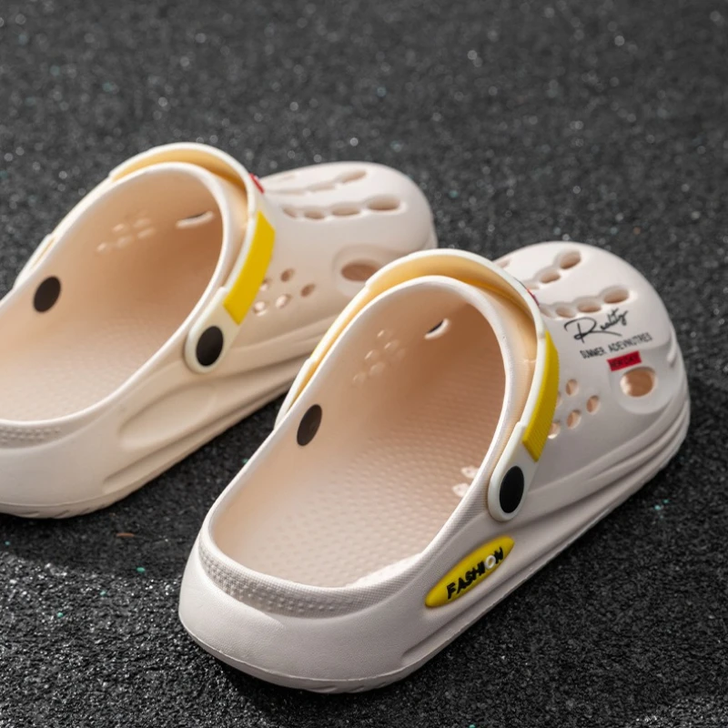 Summer Clogs Sandals Men Clogs EVA Slippers Soft Sole Breathable Beach Slippers Men Home Slippers Outdoor Antiskid Slippers view 4