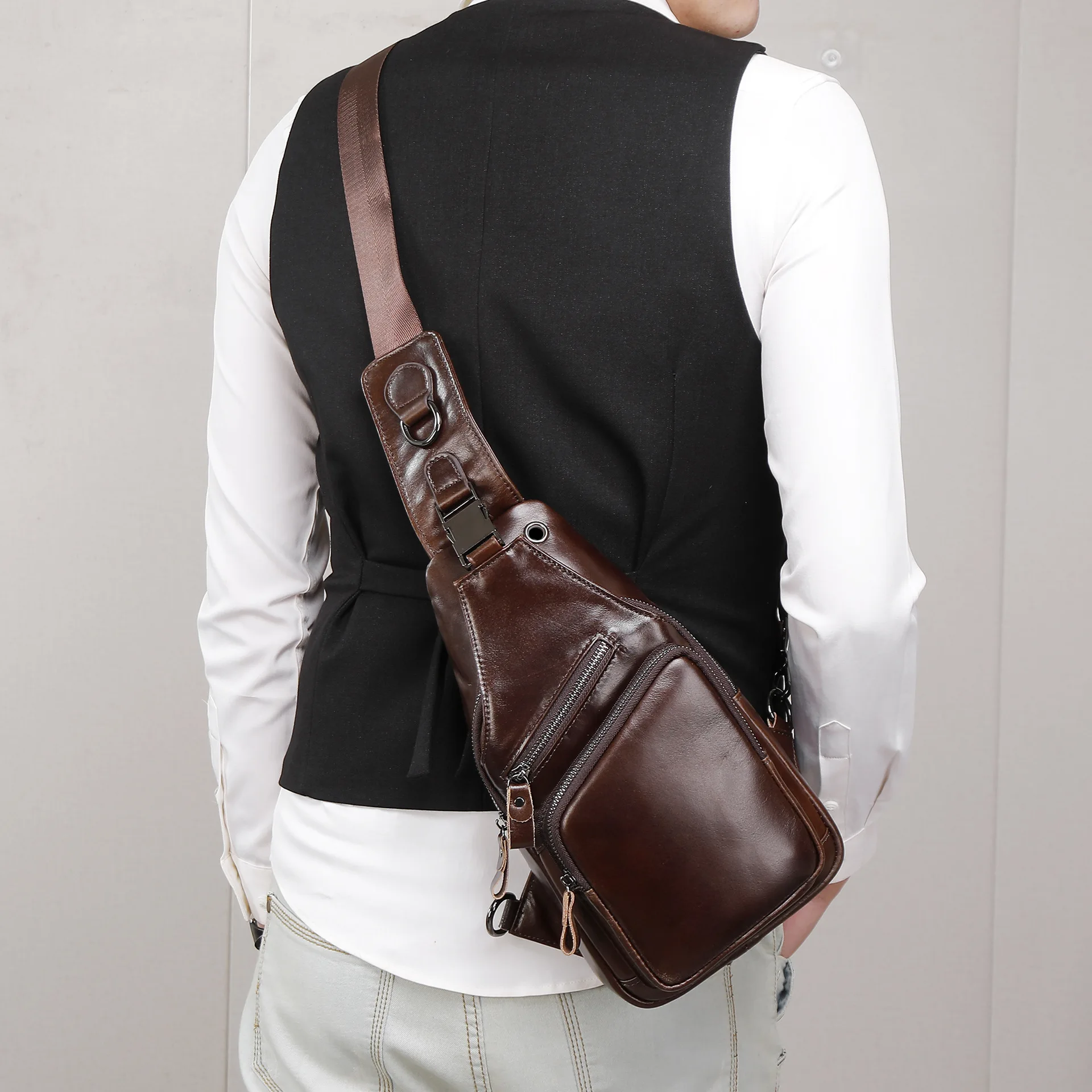 Men's Vintage Full-Grain Cowhide Chest Sling Bag Retro Crossbody Anti-Theft Bag with Expandable Compartments