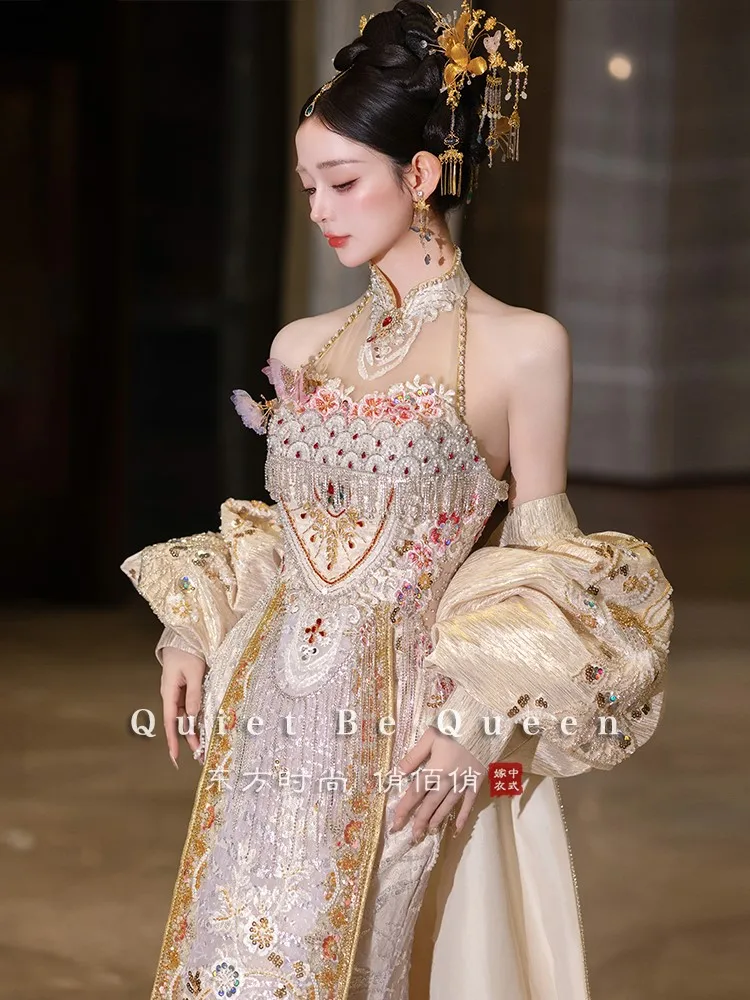 Abito color champagne cheongsam lungo la coda, brindisi per banchetti nuziali di fidanzamento della nuova sposa