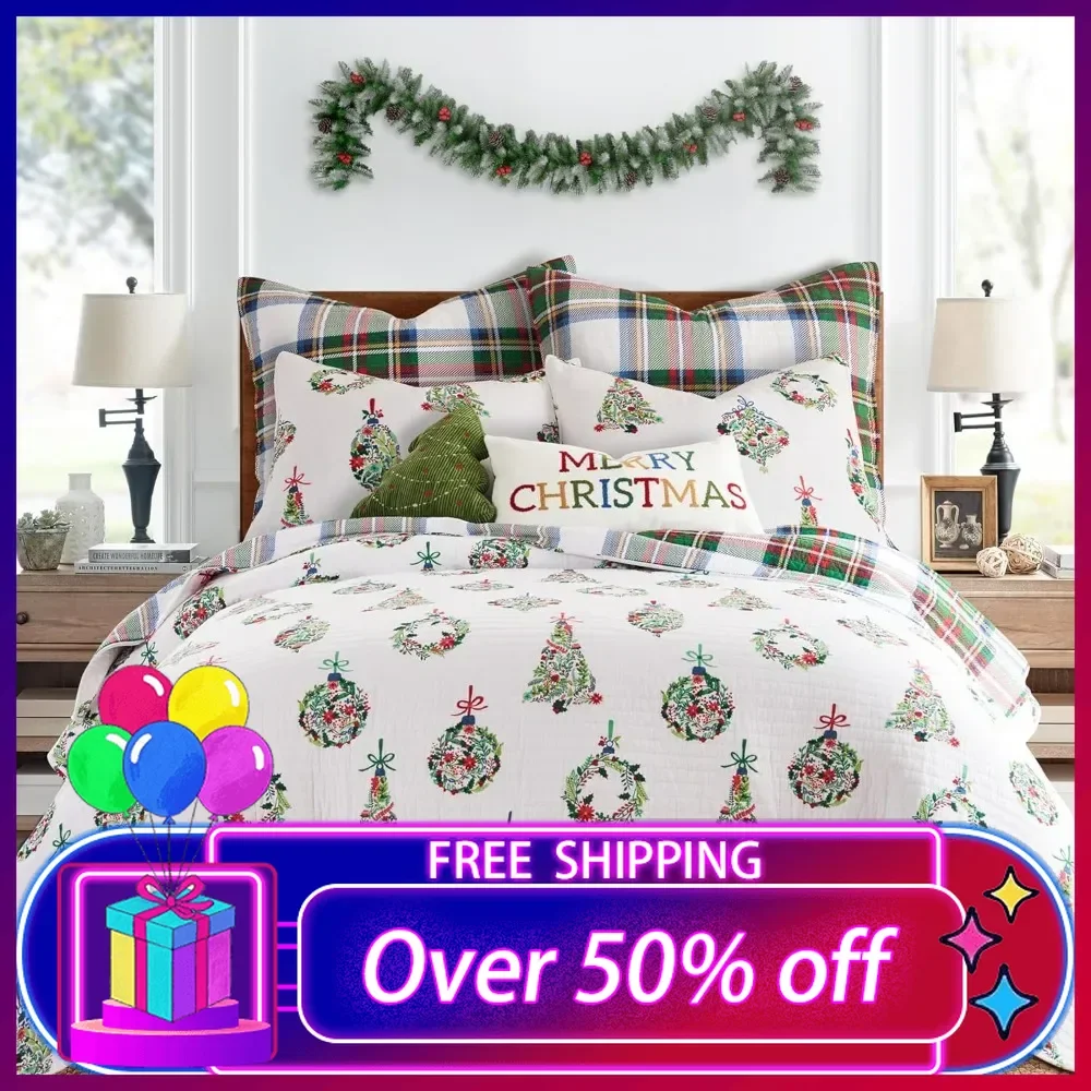 

Festive Baubles Quilt Set - King/Cal King Holiday Quilt 106x92 and Two King Pillow Shams 20x36 - White, Green, Red - Cotton