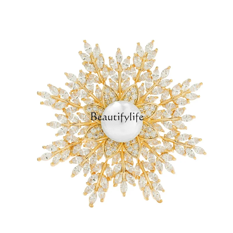 

Fall Winter Fashion European and American Vintage Corsage Temperament Snowflake Brooch