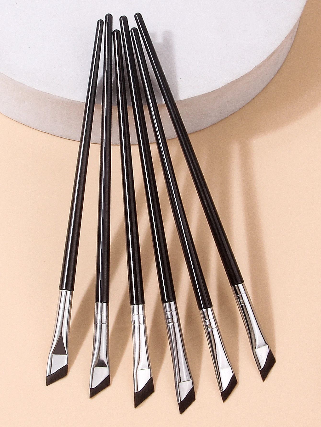 مجموعة فرش تحديد العيون بزاوية مكونة من 6 قطع، فرشاة دقيقة لتفاصيل مكياج العيون وفرشاة للحواجب، أداة احترافية لمكياج العيون