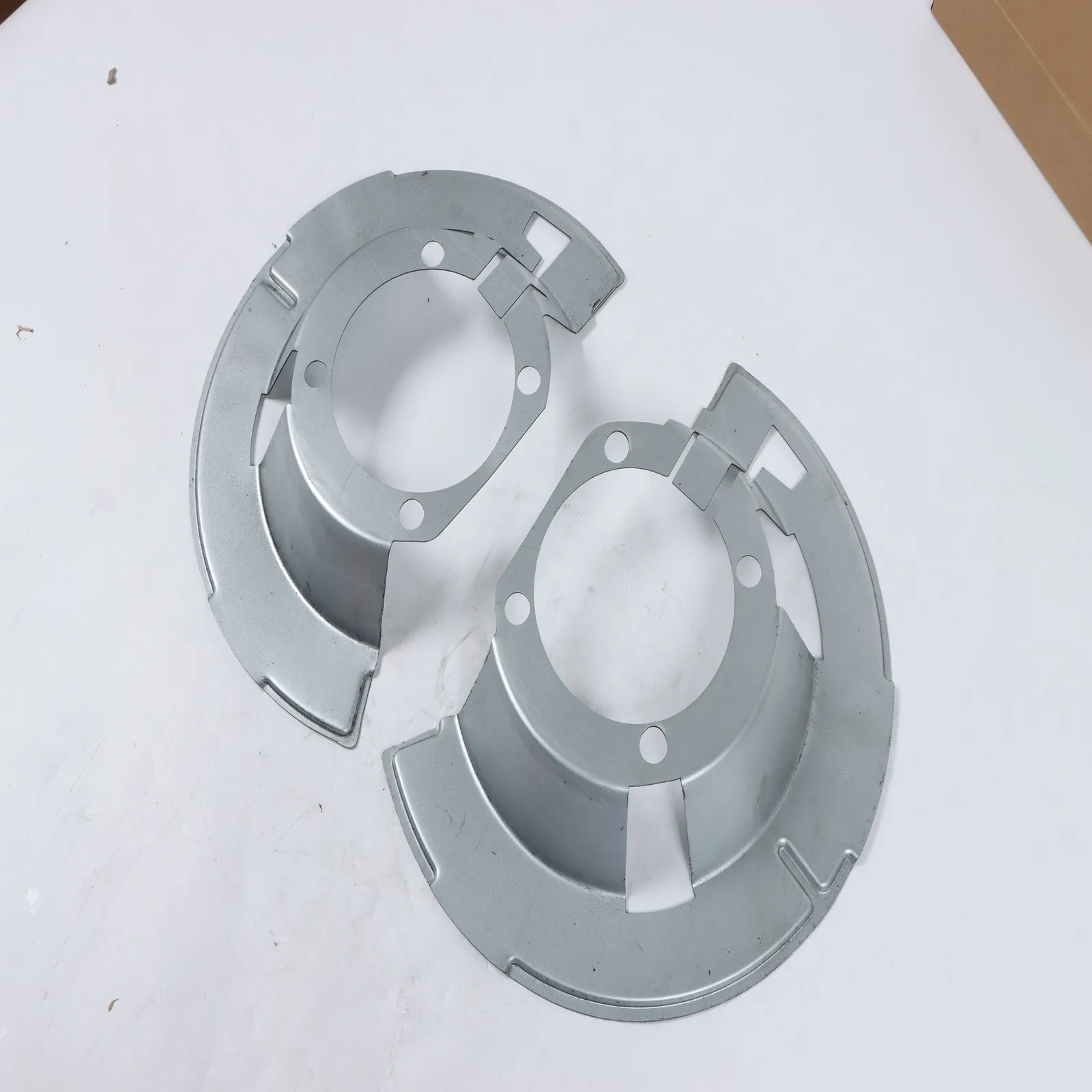 

Пылезащитные чехлы для тормозов ДЛЯ 2500 3500 2000-2002 05015129AA 05015128AA, пара передних левых и правых